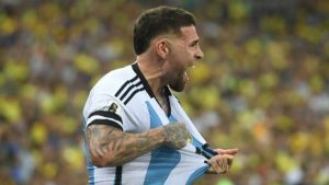 Cầu thủ Nicolas Otamendi với những cú tắc bóng "chết" người