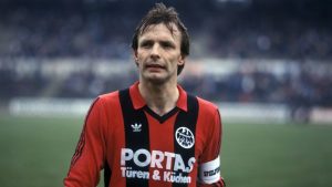 Top 5 hậu vệ Eintracht Frankfurt xuất sắc của câu lạc bộ