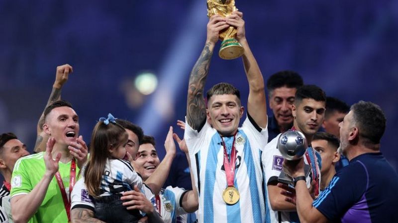 Cầu thủ Lisandro Martinez: Hậu vệ ấn tượng của Argentina